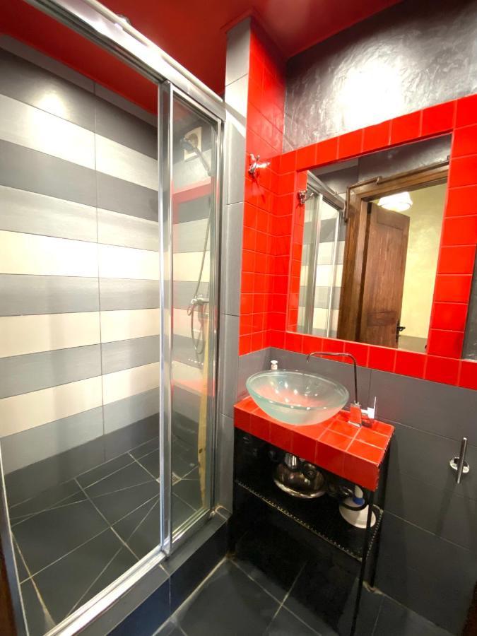 Квартира Подобово На Площі Ринок 39 Сам Центр Львова Luaran gambar