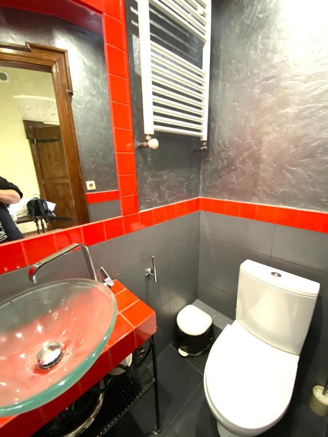 Квартира Подобово На Площі Ринок 39 Сам Центр Львова Luaran gambar